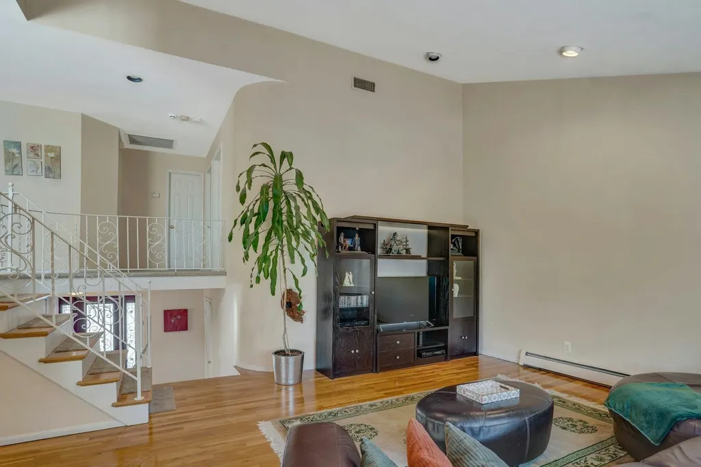 16 Glenmere Lane Commack NY 11725