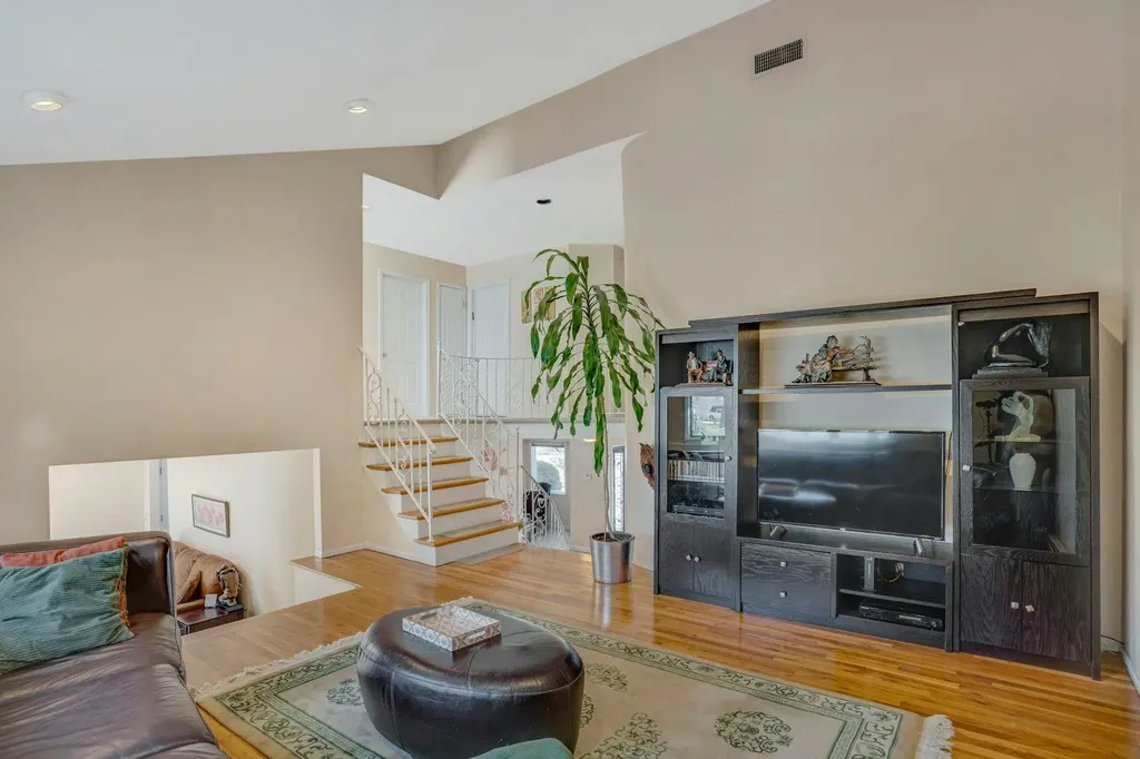 16 Glenmere Lane Commack NY 11725