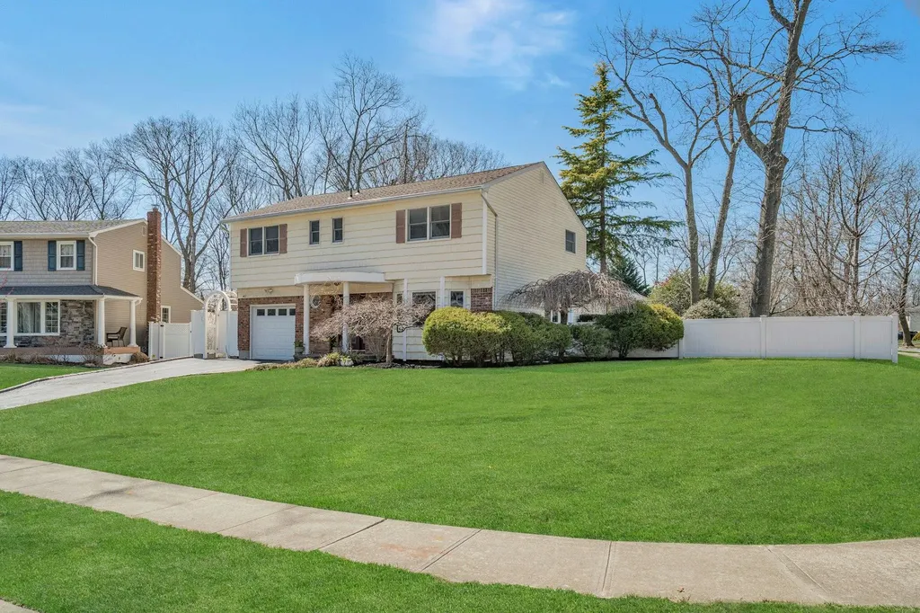 16 Glenmere Lane Commack NY 11725