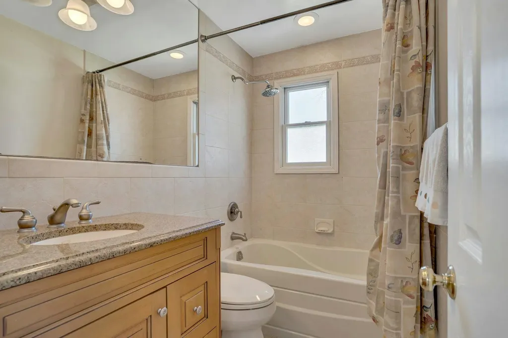 16 Glenmere Lane Commack NY 11725