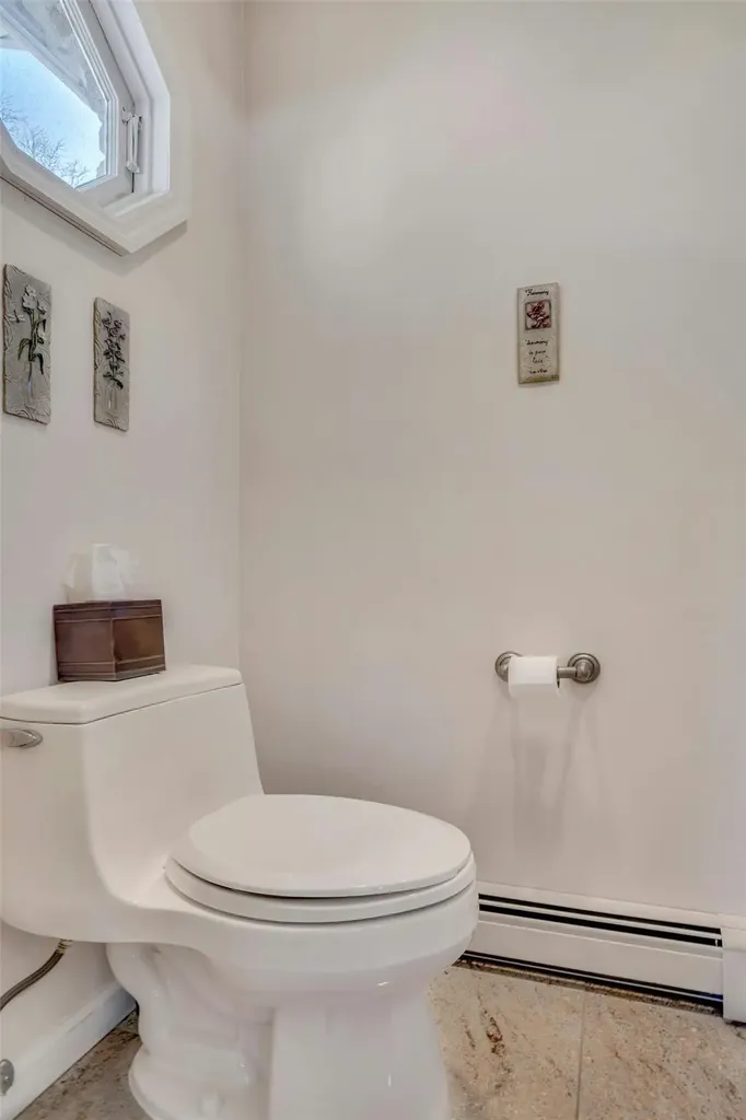 16 Glenmere Lane Commack NY 11725