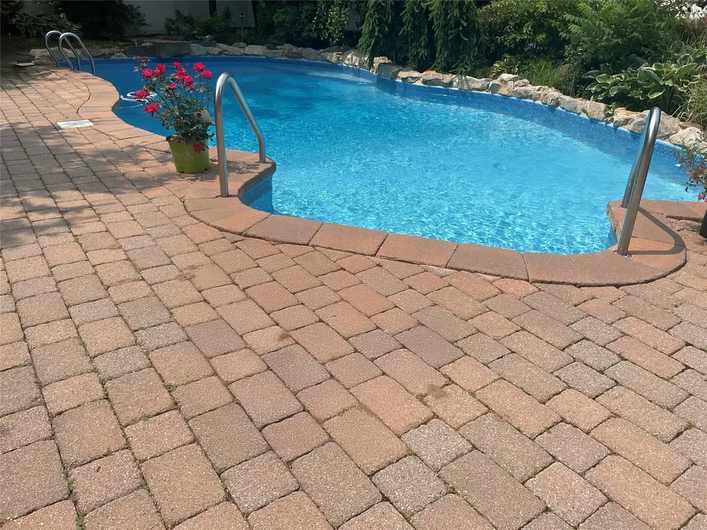 16 Glenmere Lane Commack NY 11725