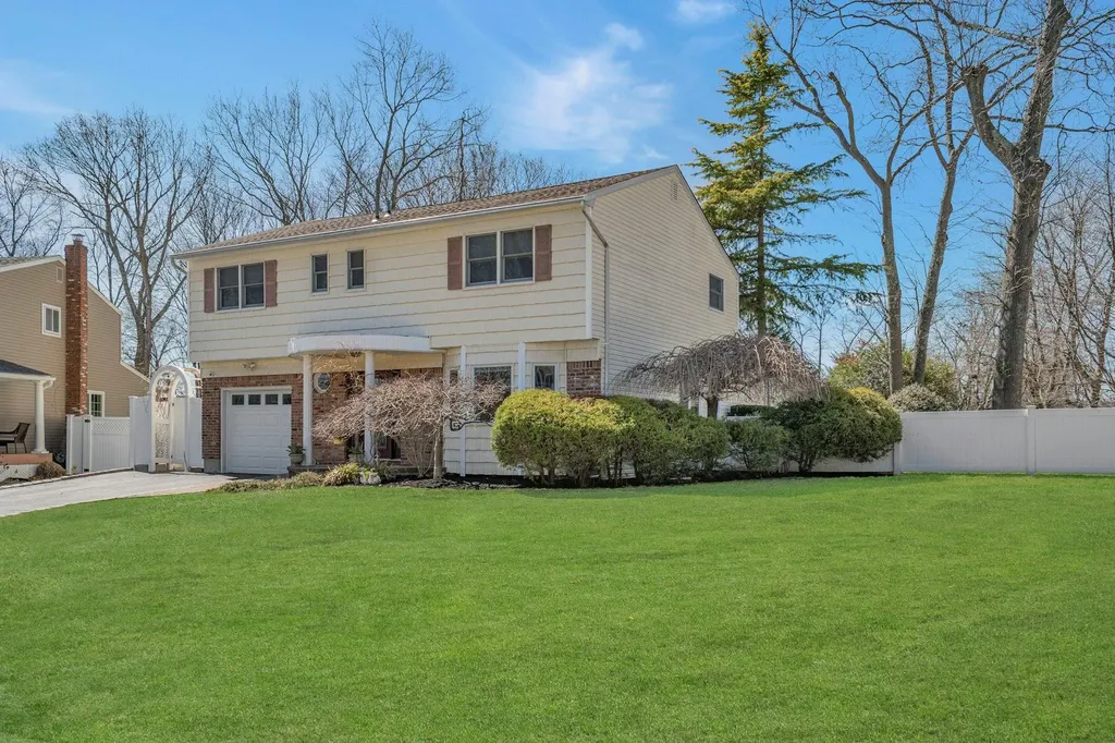 16 Glenmere Lane Commack NY 11725
