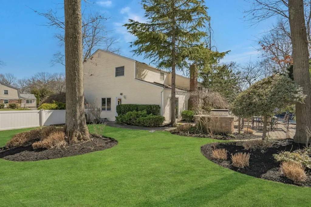 16 Glenmere Lane Commack NY 11725