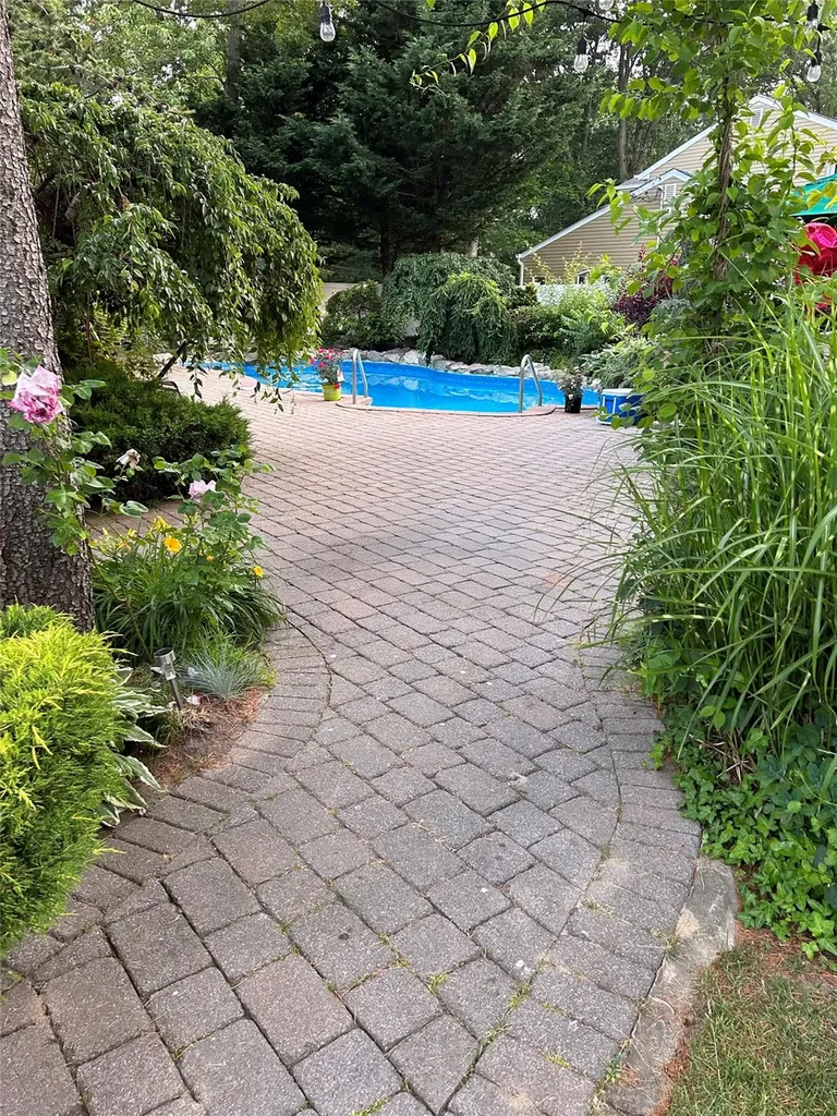 16 Glenmere Lane Commack NY 11725
