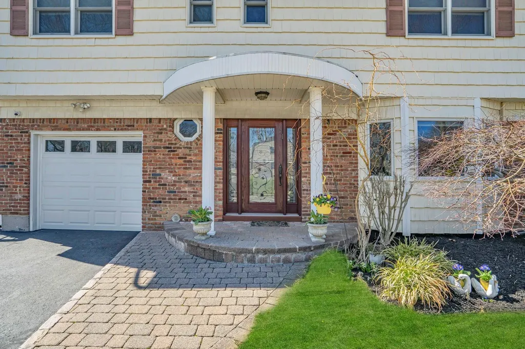 16 Glenmere Lane Commack NY 11725