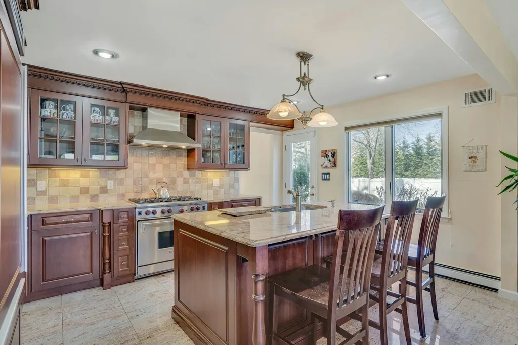 16 Glenmere Lane Commack NY 11725