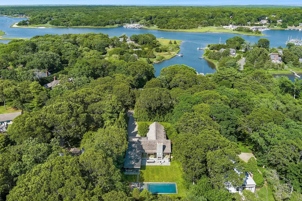 25 Oyster Shores Road East Hampton NY 11937