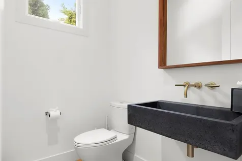 25 Oyster Shores Road East Hampton NY 11937