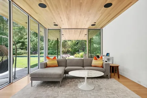 25 Oyster Shores Road East Hampton NY 11937