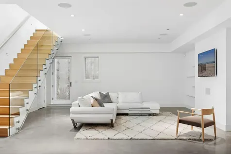 25 Oyster Shores Road East Hampton NY 11937