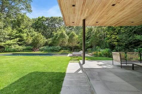 25 Oyster Shores Road East Hampton NY 11937