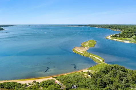 25 Oyster Shores Road East Hampton NY 11937