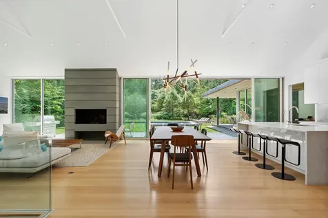 25 Oyster Shores Road East Hampton NY 11937