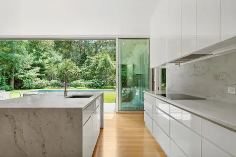 25 Oyster Shores Road East Hampton NY 11937