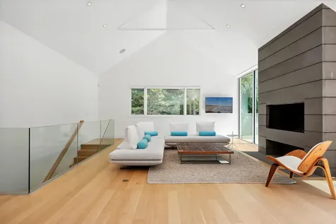 25 Oyster Shores Road East Hampton NY 11937