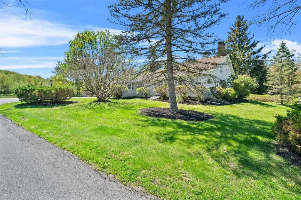 83 Old Minisink Trail Goshen NY 10924