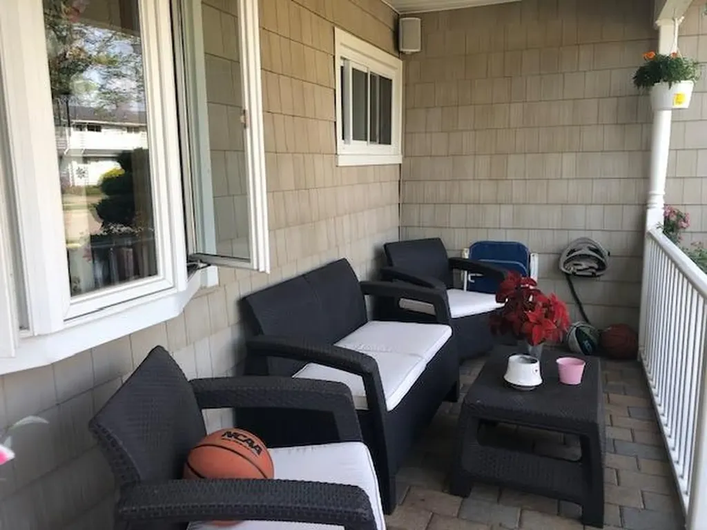 24 Raspberry Lane Levittown NY 11756