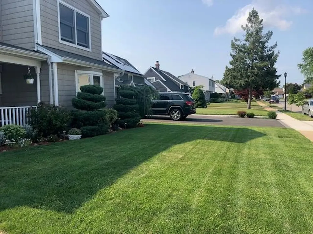 24 Raspberry Lane Levittown NY 11756
