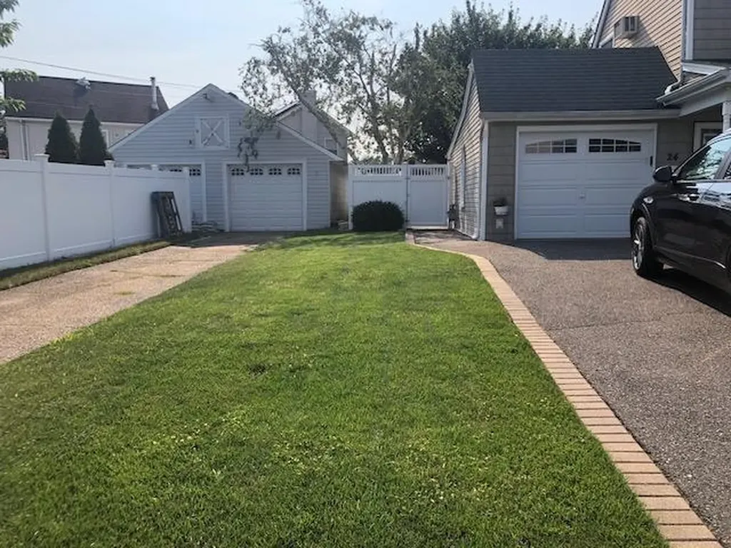 24 Raspberry Lane Levittown NY 11756