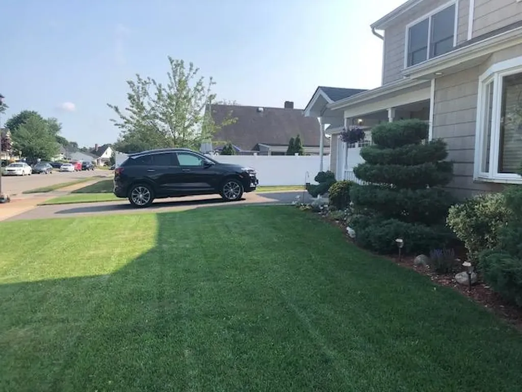 24 Raspberry Lane Levittown NY 11756