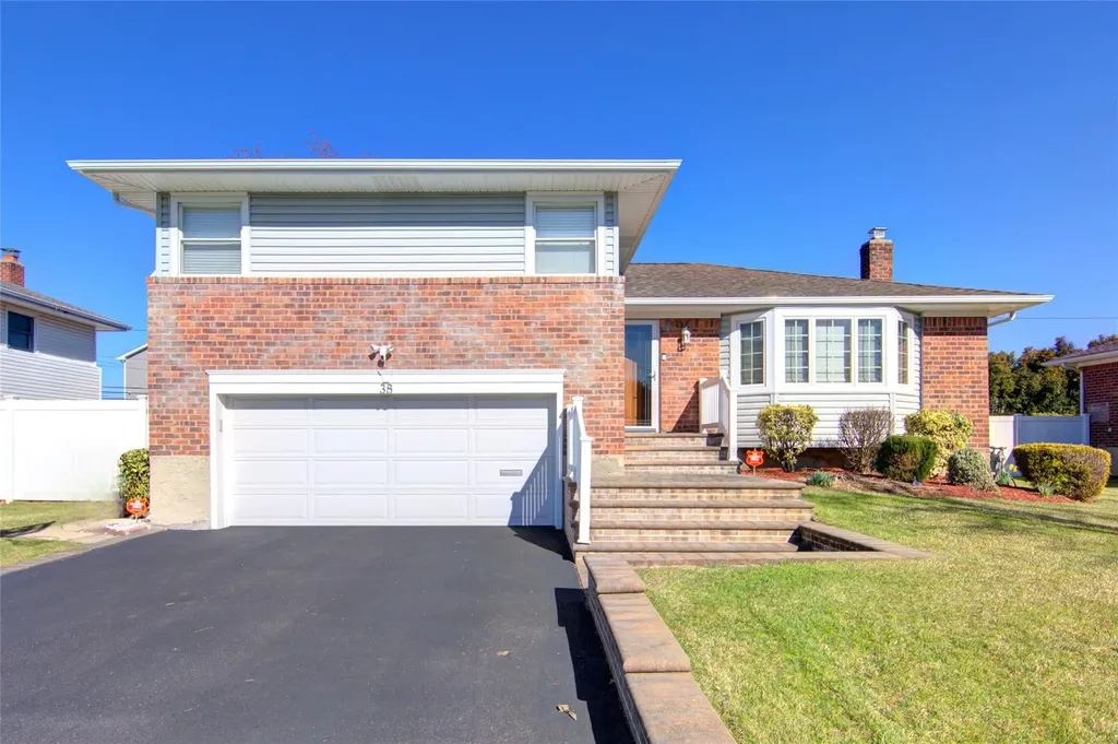 38 Pasadena Drive Plainview NY 11803