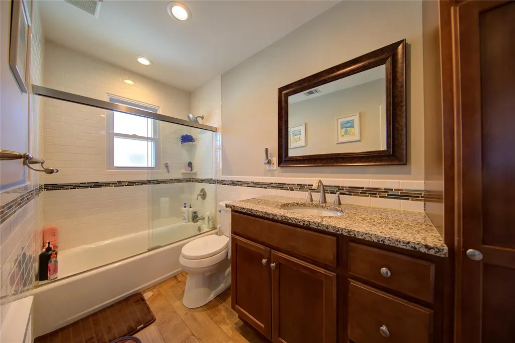 38 Pasadena Drive Plainview NY 11803