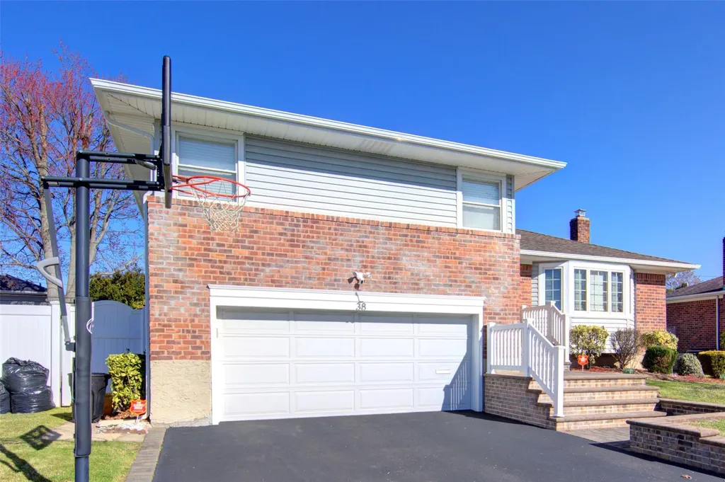 38 Pasadena Drive Plainview NY 11803