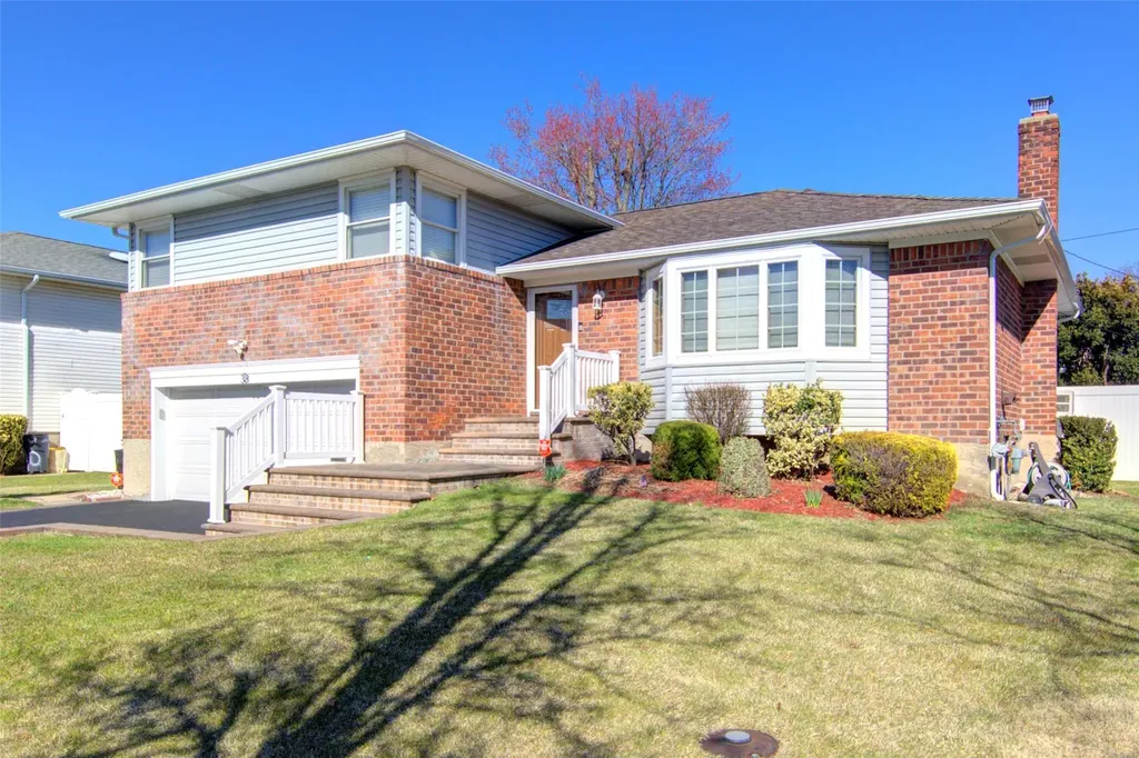 38 Pasadena Drive Plainview NY 11803