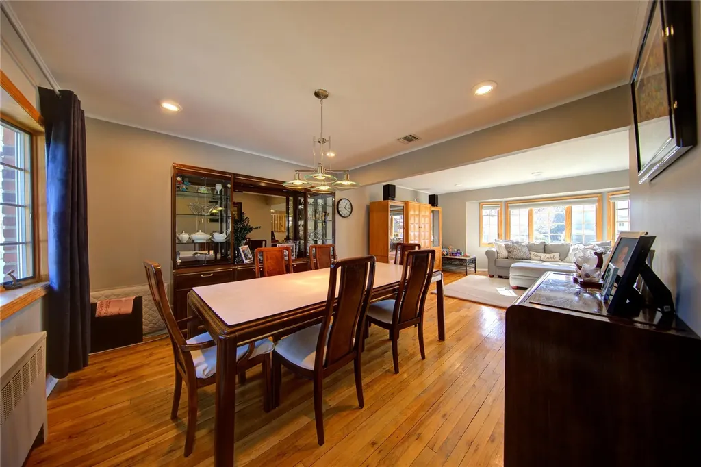 38 Pasadena Drive Plainview NY 11803