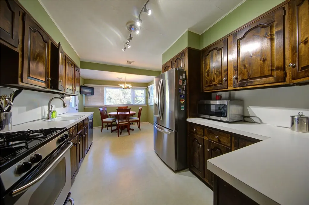 38 Pasadena Drive Plainview NY 11803
