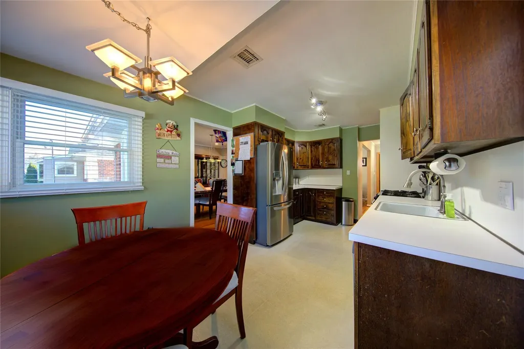 38 Pasadena Drive Plainview NY 11803