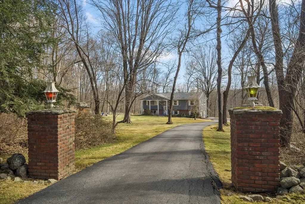 15 Brightview Court Carmel NY 10541