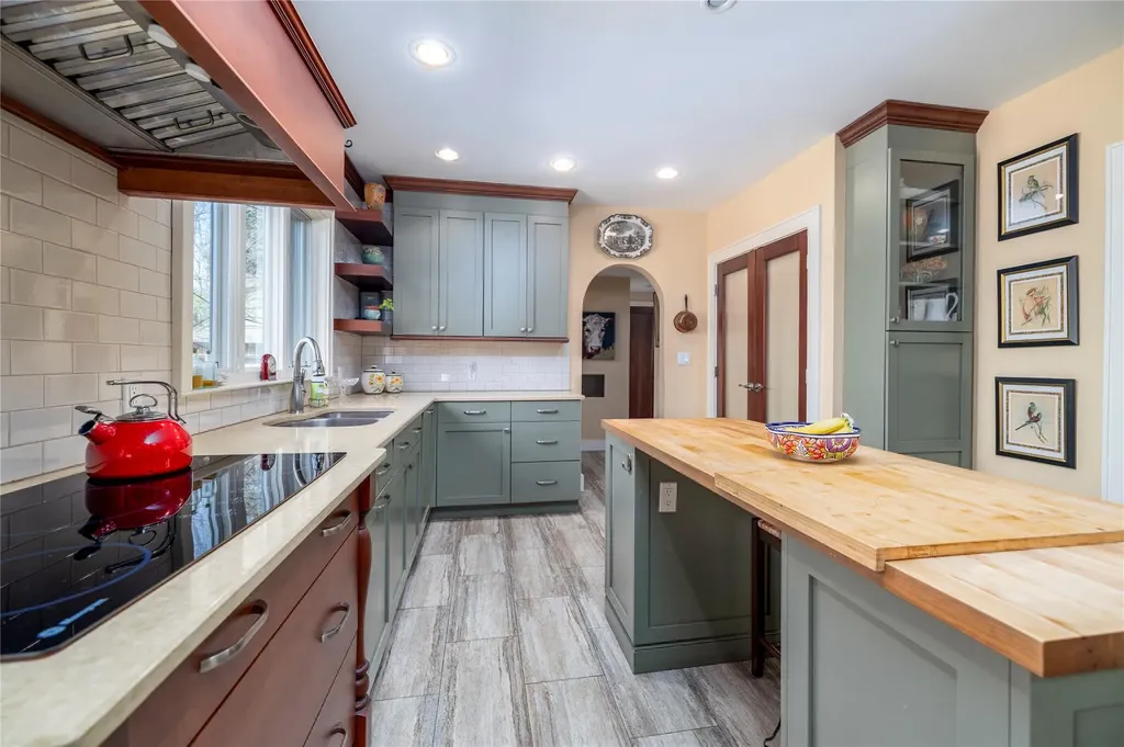 13 Cedar Road Malverne NY 11565