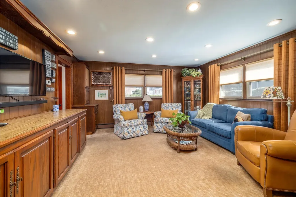 13 Cedar Road Malverne NY 11565