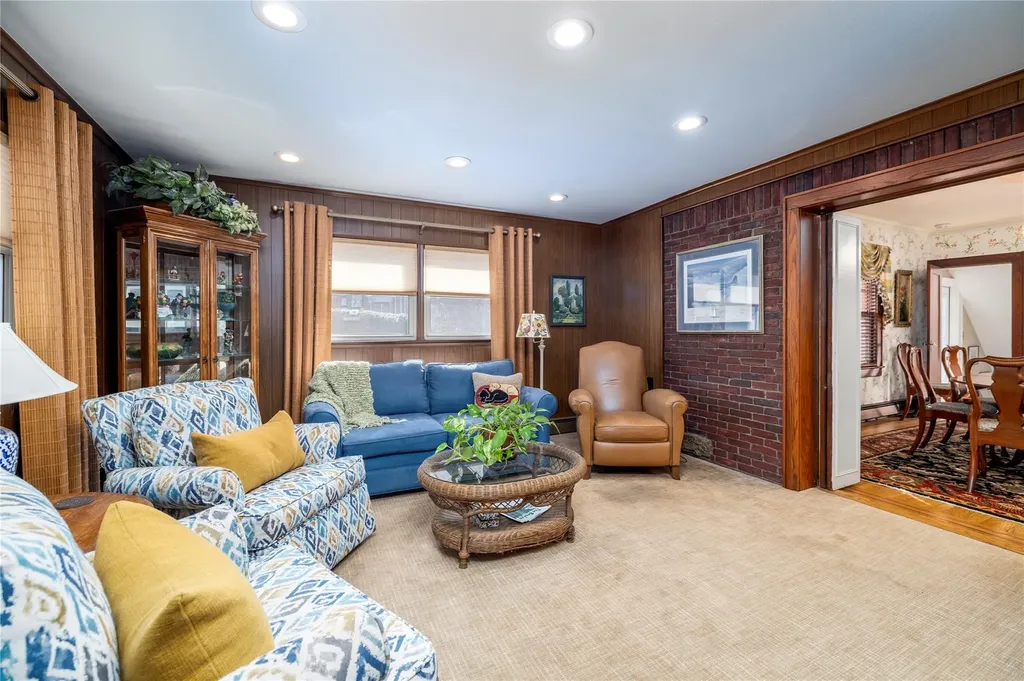 13 Cedar Road Malverne NY 11565