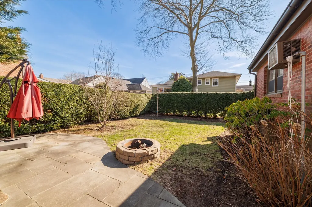 13 Cedar Road Malverne NY 11565
