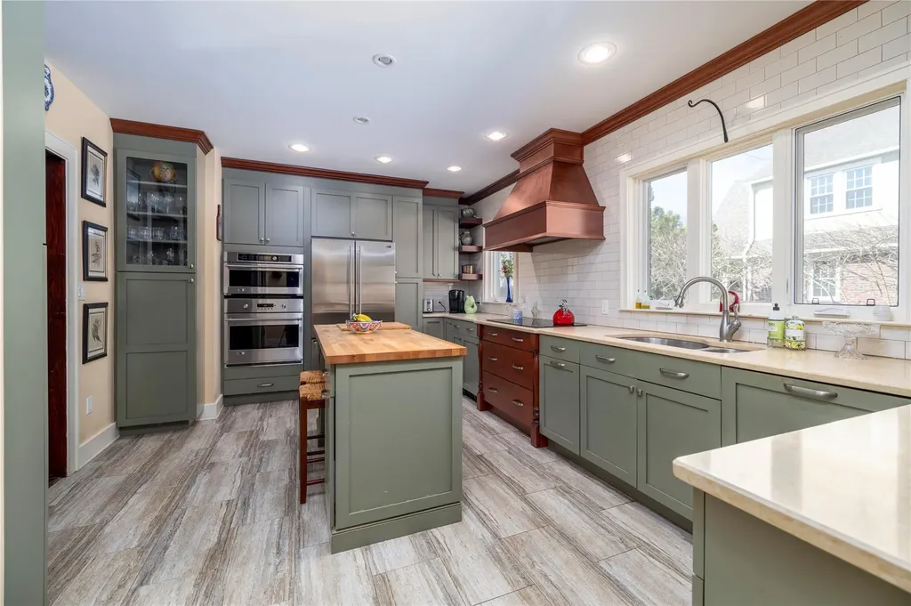 13 Cedar Road Malverne NY 11565