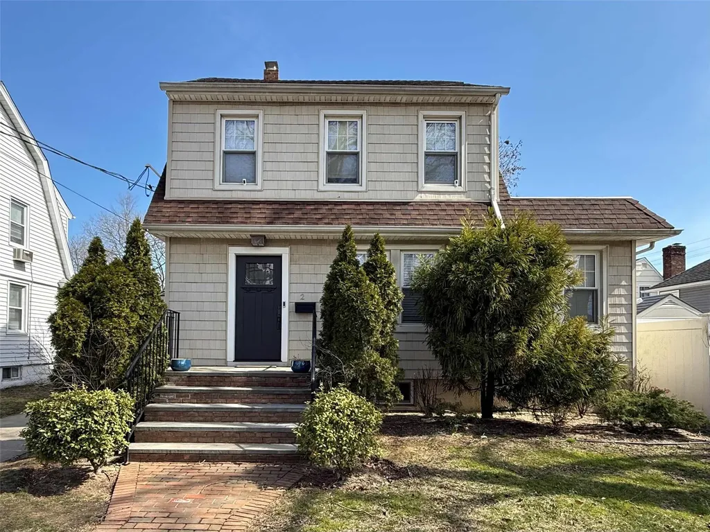 2 Devon Street Lynbrook NY 11563