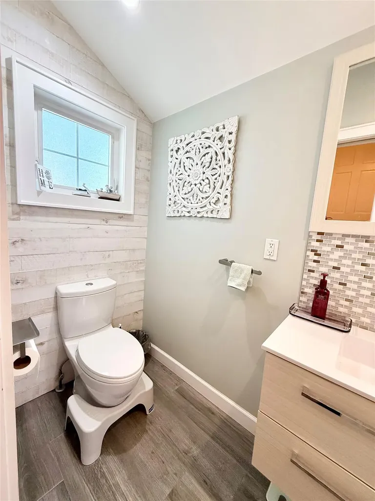 2 Devon Street Lynbrook NY 11563