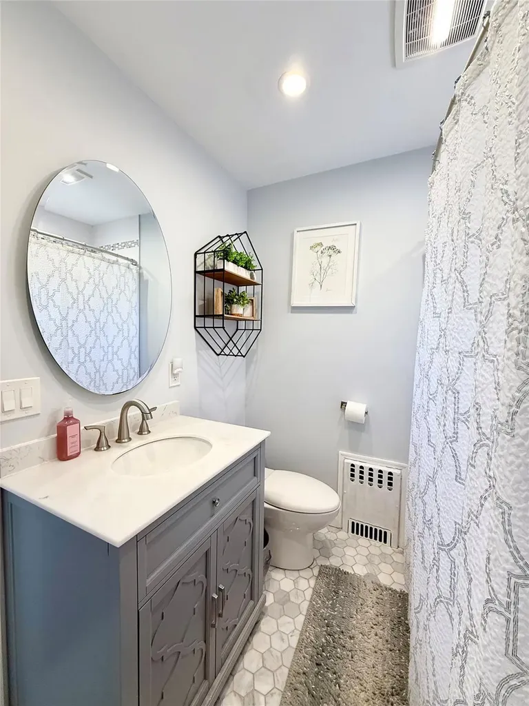 2 Devon Street Lynbrook NY 11563