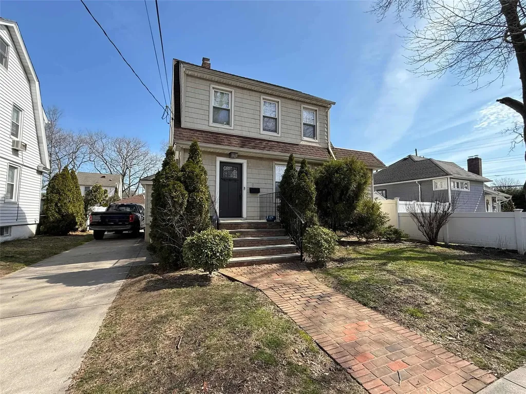 2 Devon Street Lynbrook NY 11563