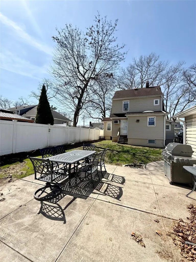 2 Devon Street Lynbrook NY 11563