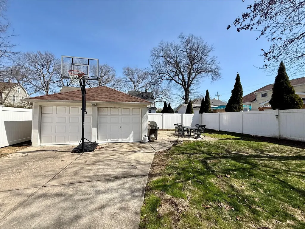 2 Devon Street Lynbrook NY 11563
