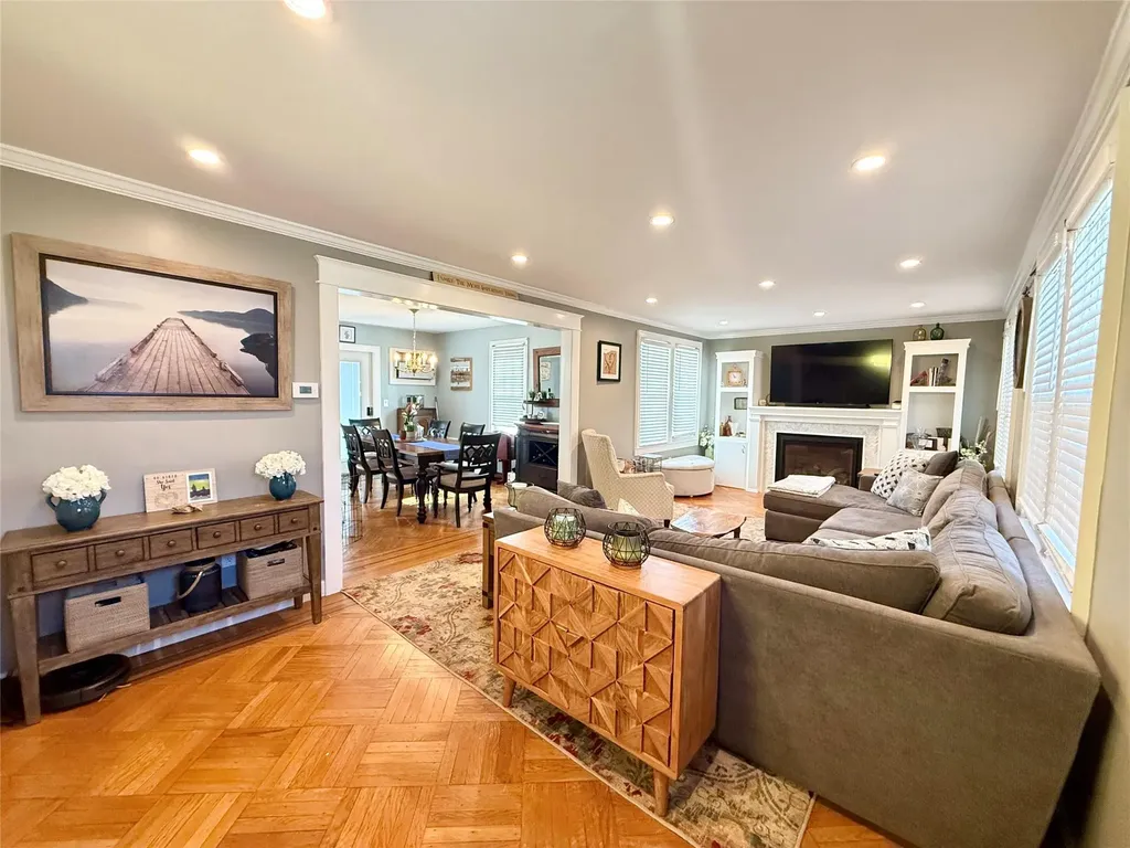 2 Devon Street Lynbrook NY 11563