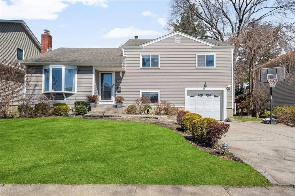 54 Circle Drive Syosset NY 11791