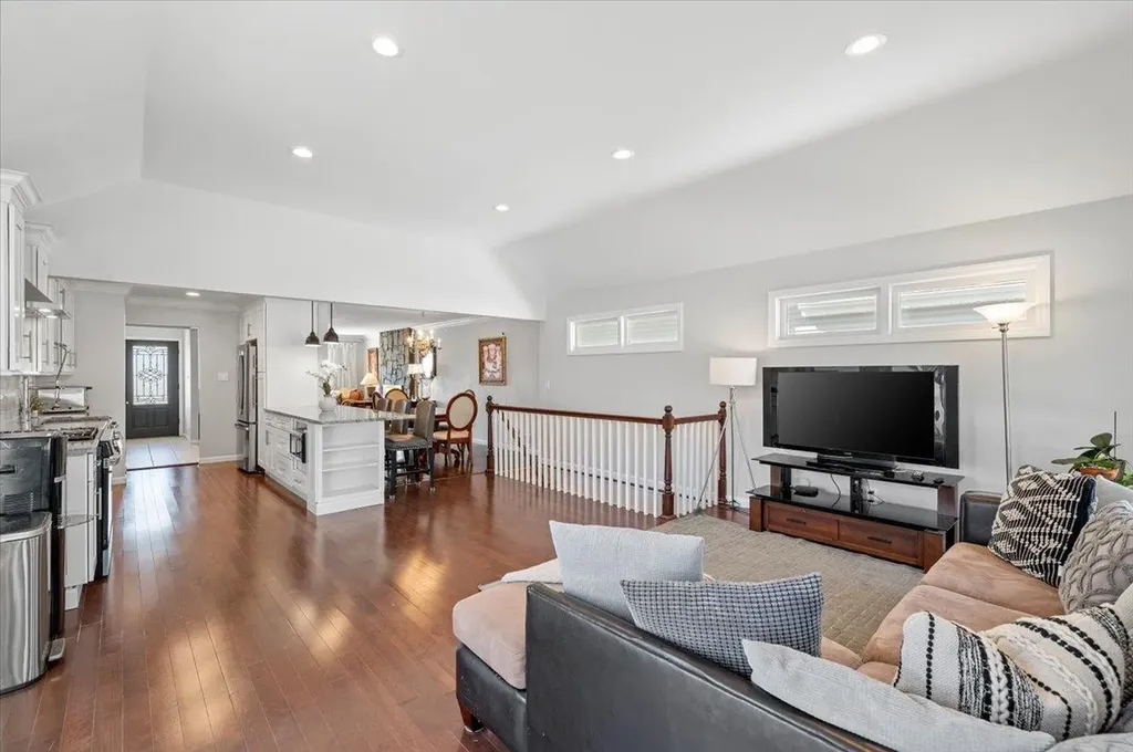 54 Circle Drive Syosset NY 11791