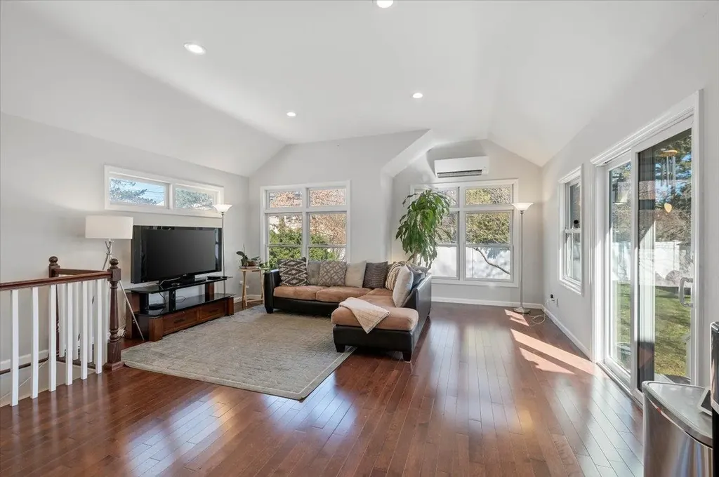 54 Circle Drive Syosset NY 11791