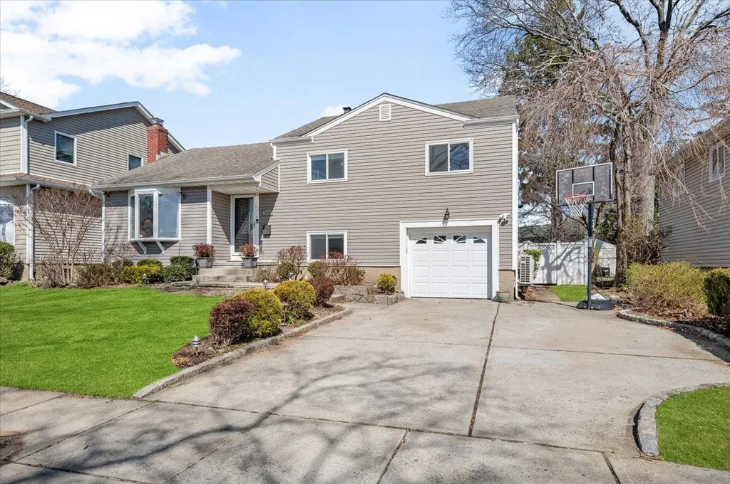 54 Circle Drive Syosset NY 11791