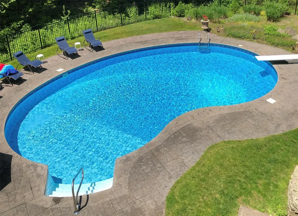 16 Winston Drive Rhinebeck NY 12572